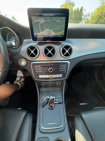 MERCEDES-BENZ CLA 200 Shooting Brake