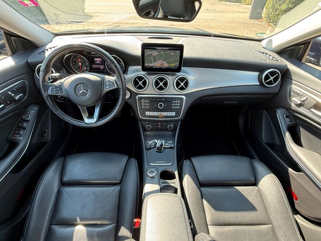 MERCEDES-BENZ CLA 200 Shooting Brake